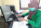 Mahasiswa KKN Unimal Membantu Perangkat Desa Menginput Data.