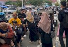 HMJ KPI IAIN Lhokseumawe Bagikan Takjil Buka Puasa Kepada Masyarakat Pengguna Jalan