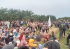 ‎Ratusan Warga Cot Girek–Pirak Timu Blokir Jalan Truk Sawit PTPN IV, Tuntut Pengukuran Ulang HGU