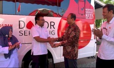 Pemko Lhokseumawe Serahkan Mobil Unit Donor Darah Untuk PMI