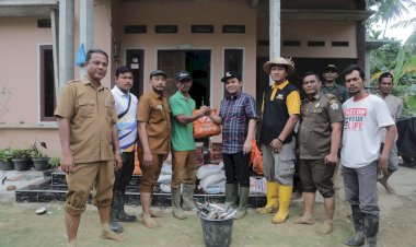‎Wali Kota dan Ketua TP PKK Lhokseumawe Tembus Medan Longsor Salurkan Bantuan ke Wilayah Terisolir
