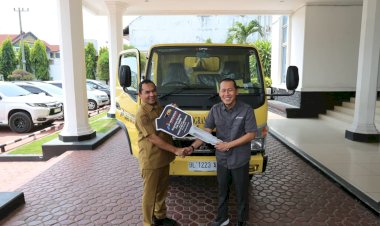 Pemko Lhokseumawe Terima Bantuan Truk Sampah dari PT Perta Arun Gas