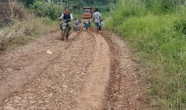 Warga Sido Mulyo Keluhkan Jalan Rusak Parah, Tuntut Janji Pembangunan Direalisasikan