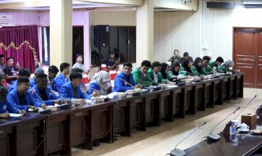 Aliansi Mahasiswa UIN SUNA dan DPM Unimal Sampaikan 10 Petisi Rakyat ke DPRK Lhokseumawe