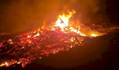Tumpukan Kayu Sisa Banjir di Aceh Utara Terbakar, Ancam Rumah Warga