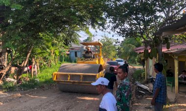 Forum Geuchik Pirak Timu Kolaborasi Perbaiki Jalan Perbatasan di Teupin Keubeu