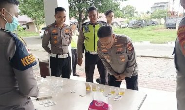 Kapolres Aceh Utara Pantau Tes Urine Personel Satlantas, Seluruhnya Negatif Narkoba