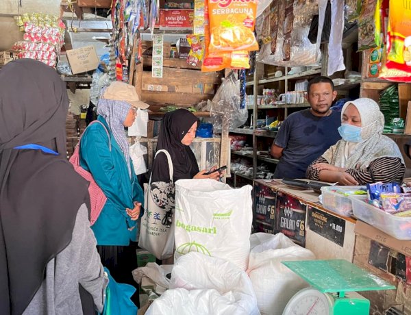 Mahasiswa KPM UIN Sultanah Nahrasyiah Digitalisasi UMKM Desa Upah Lewat Google Maps