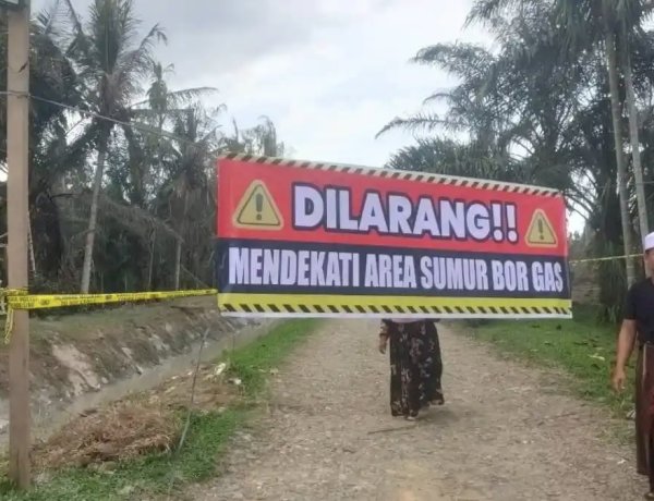 Aparat Desa Pasang Spanduk Larangan Dekati Sumur Bor Gas di Aceh Utara