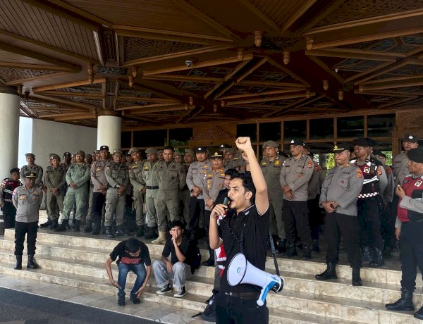 Gerakan Mahasiswa DEMA UIN Ar-Raniry Bersama Mahasiswa Aceh Bersatu untuk Aceh yang Lebih Baik