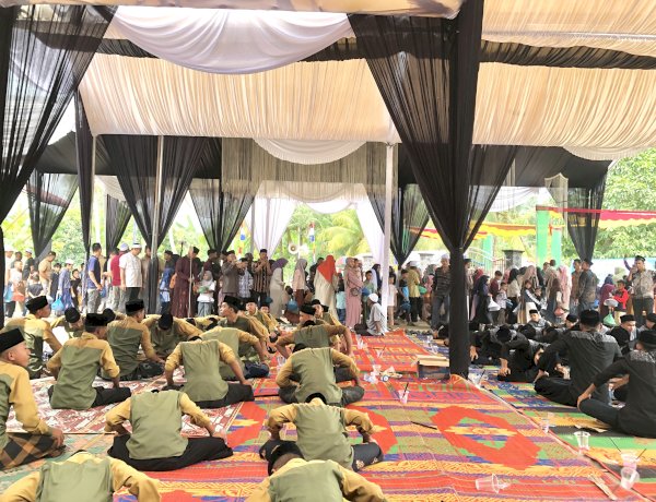 Kolaborasi Dua Grup Dikè Meriahkan Maulid Nabi di Alue Dama, Antusiasme Masyarakat Membludak