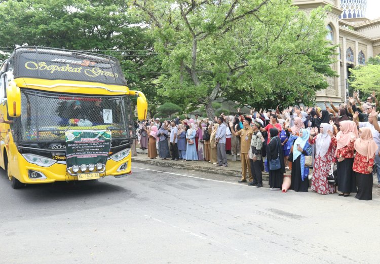 172 Calon Haji Lhokseumawe diberangkatkan ke Banda Aceh
