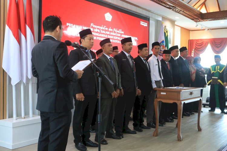 Sayuti Abubakar Kukuhkan Pejabat Baru, Tekankan Profesionalisme dan Reformasi Birokrasi