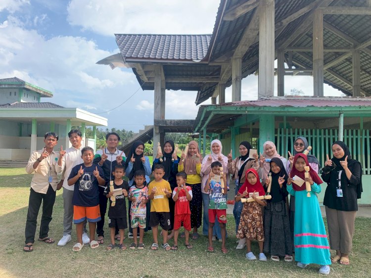 Edukasi Bullying dan Penutupan Les Rutin KKN Kelompok 11 di Gampong Cot Keumeuneng