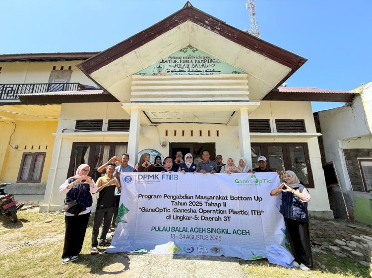 Tim GaneOpTic ITB Laksanakan Pengabdian Masyarakat di Pulau Balai, Hadirkan Solusi Daur Ulang Sampah Plastik