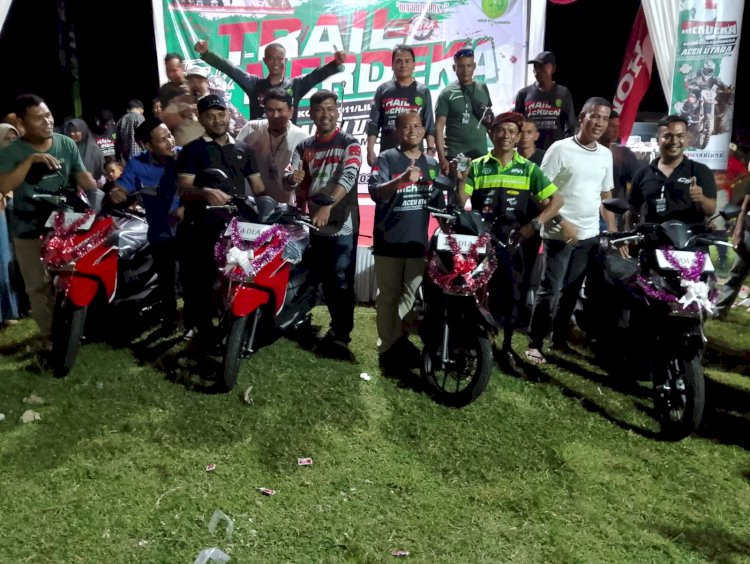 Wabup Aceh Utara Serahkan Hadiah Utama Trail Merdeka 2025
