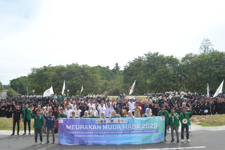Tradisi Peusijuek Iringi Penyambutan Mahasiswa Baru FISIP UNIMAL 2025