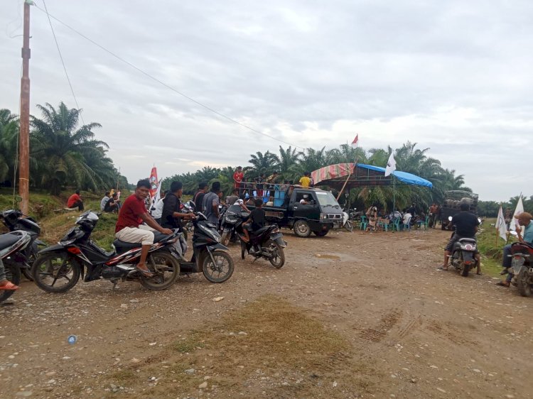 ‎Delapan Hari Warga Bertahan Blokir Akses PTPN IV di Cot Girek, TBS Sawit Menumpuk di Kebun
