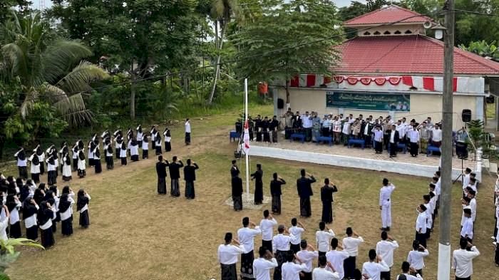 ‎Santri Dayah Keumaral Al-Aziziyah Aceh Utara Pamerkan Hasil Karya Usai Upacara HSN 2025
