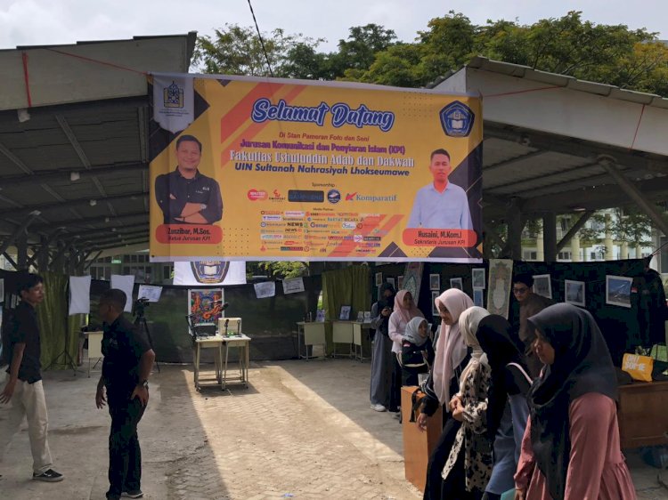Mahasiswa KPI UIN SUNA Tampilkan Karya Kreatif di Stan Pameran Foto dan Seni