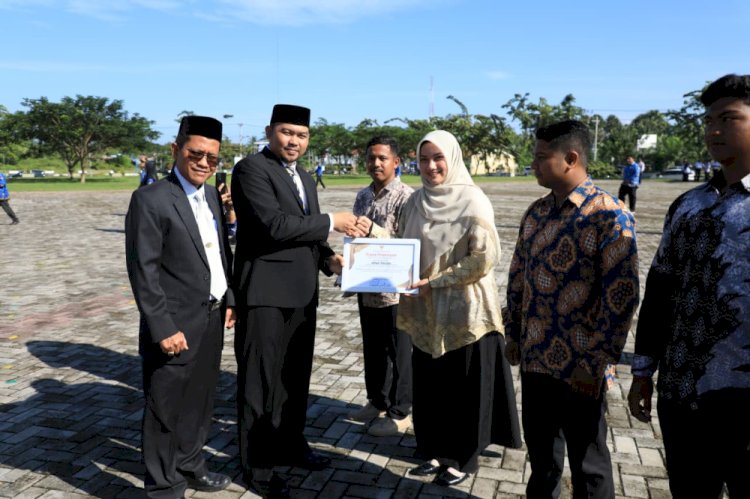 Momentum Hari Sumpah Pemuda, Kadisporapar Aceh Utara Serahkan Penghargaan kepada Pemuda Berprestasi