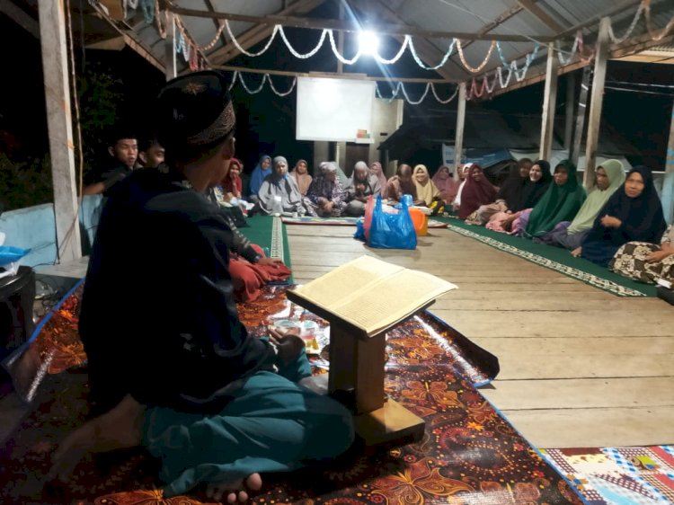Mahasiswa KPM UIN Lhokseumawe Ikut Pengajian Rutin di Balai Darul Huda Guha Uleue