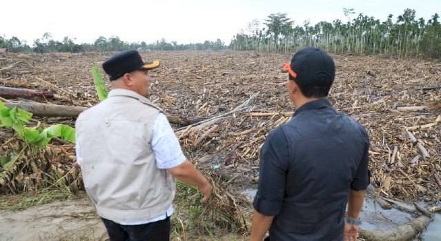 Kepala BNPB Tinjau Lokasi Bencana di Langkahan, Serahkan Bantuan Tanggap Darurat