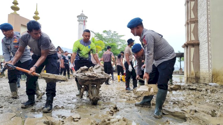 Polres Lhokseumawe–Brimob Bersatu Pulihkan Museum Samudera Pasai Pascabanjir