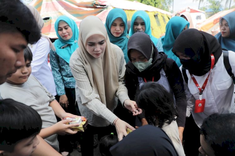Ketua TP-PKK Lhokseumawe Kunjungi Posko Pengungsian Blang Naleng Mameh, Fokus Perhatian pada Perempuan dan Anak