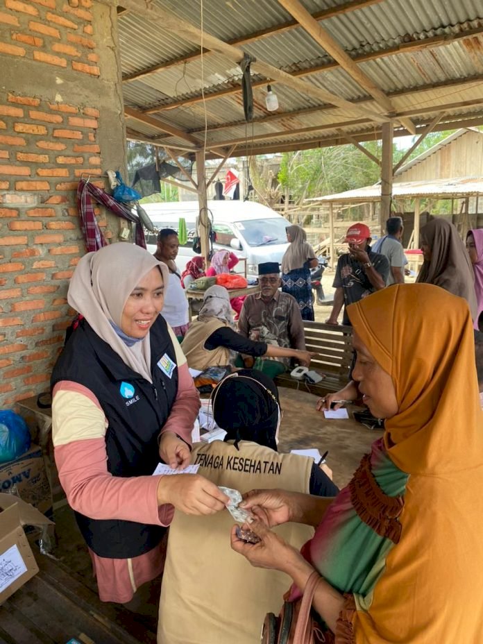 Pelayanan Kesehatan Diperkuat, EMT Dinkes Aceh Layani Ratusan Korban Banjir di Langkahan