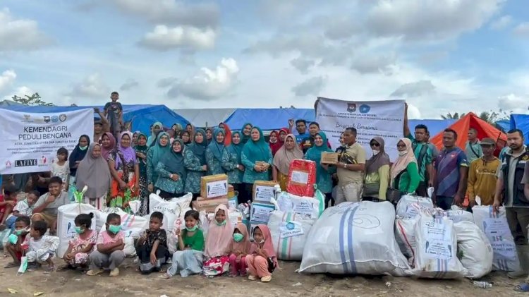 Ibu-ibu PKK Aceh Utara Dampingi Kunjungan TP-PKK Pusat Salurkan Bantuan Pascabanjir