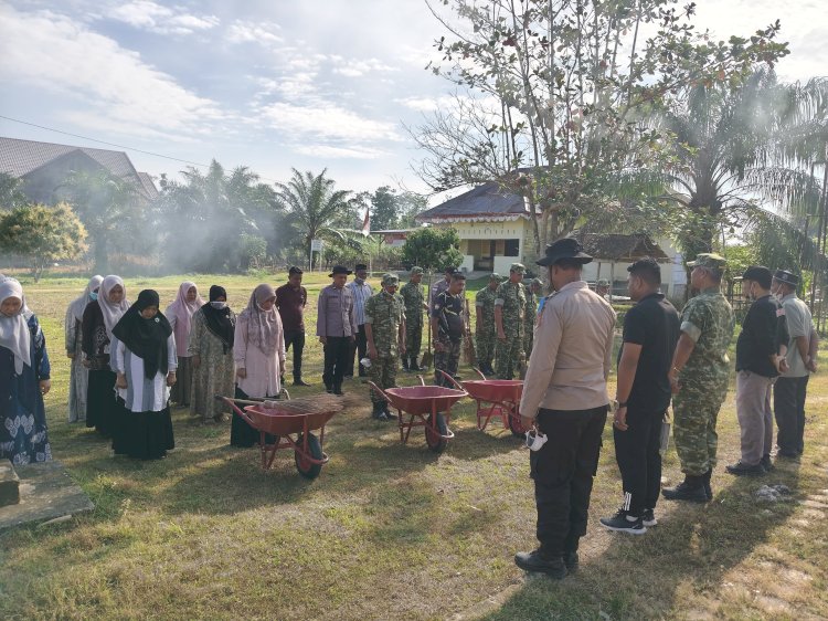Sambut Ramadhan, Muspika Pirak Timu Gelar Gotong Royong