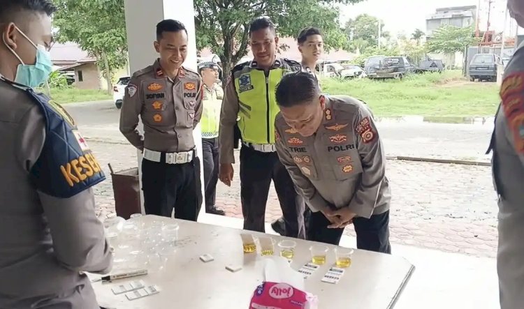Kapolres Aceh Utara Pantau Tes Urine Personel Satlantas, Seluruhnya Negatif Narkoba