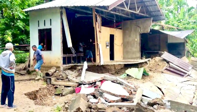 Banjir Bandang Terjang Tiga Desa di Sawang, Satu Rumah Rusak